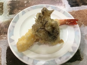 大エビと愛別産マイタケの天ぷら
