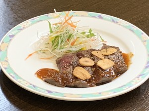 道産牛のガーリックステーキ
