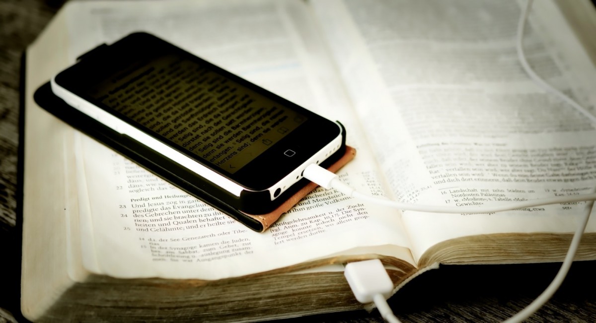 bible-W-min(携帯電話イメージ)