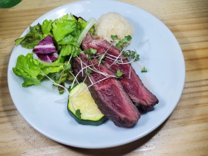 牛ステーキガーリックライス添え